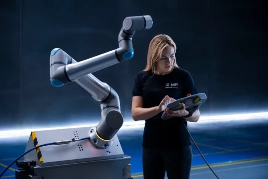 Des trajectoires plus fluide et des mouvements toujours plus précis avec un cobot