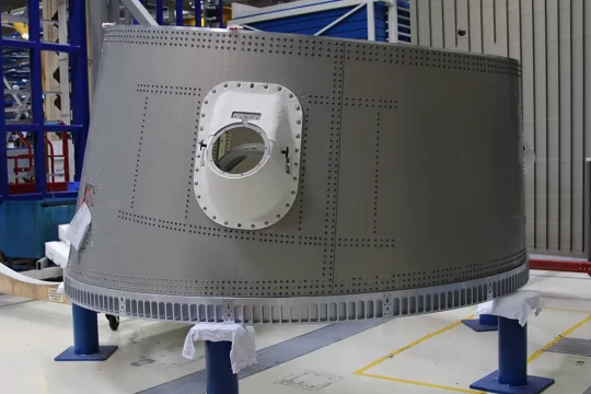 Une presse plieuse LVD fabrique des composants pour Ariane 6