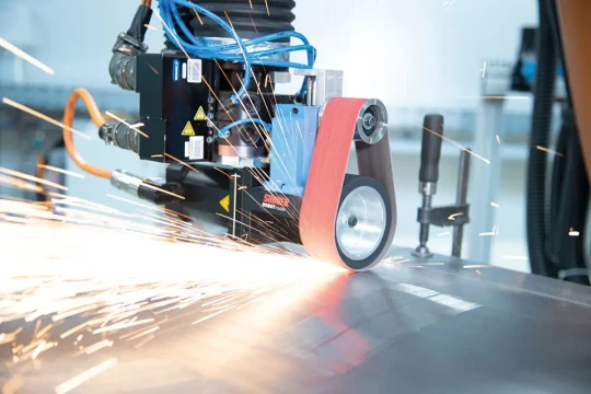 Automatisation du ponçage avec un robot et un changeur automatique d'abrasif
