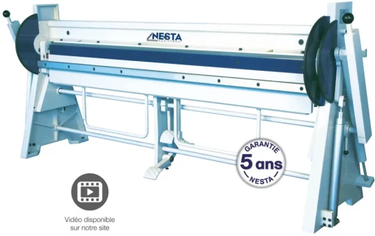 Plieuse manuelle pour tôles jusqu'à 3 mètres et 1,5 mm d'épaisseur en acier