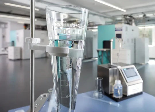 Lessive pour maîtrise de la propreté particulaire et filmique des pièces industrielles