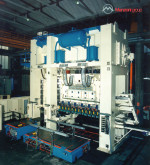 Spécial EUROBLECH 2004 : un transfert mécanique à deux axes est opérationnel depuis plusieurs années sur de nombreuses presses réalisées par MANZONI GROUP
