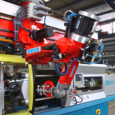 Spécial EMO 2007 : robots à cinématique combinée, robots linéaires et commande ROBOTstarV-IPC sur le stand REIS