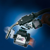 Le support de torche de soudage CAT2 de BINZEL protège l'outil et les pièces lors des collisions