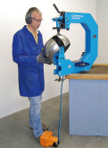 Spécial TOLEXPO 2009 : ECKOLD exposera la machine compacte pour l'allonge, le planage, le bosselage et le retreint de tô