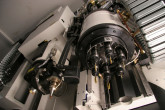 La machine de découpe laser pour tube Fabri Gear de MAZAK LASER réussit la fusion entre la découpe 3D et le taraudage