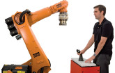 Spécial INDUSTRIE 2010 : KUKA, fabricant de robots industriels, leader en Europe, a réalisé un robot qu'il est possible