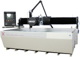 Le centre de découpe jet d'eau OMAX 55100 est une machine idéale pour des découpes rapides et précises de pièces jusqu'à