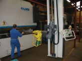 EURATEC a développé un manipulateur pour l'aide aux opérateurs de presses plieuses