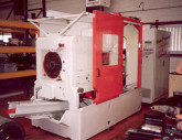 Spécial SIMODEC 2004 : SAMO, spécialiste en reconstruction de machines de décolletage et négoce de machines outils d'occasion aura 2 machines sur son stand