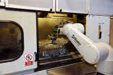 Robot résistant au poussières, copeaux métalliques et liquides de refroidissement