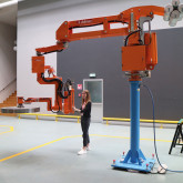 manipulateur pour le levage, l'inclinaison, le déplacement et la dépose de pièces métalliques et mécaniques circulaires