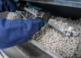 finition de pièces par ébavurage, rayonnage, dégraissage, polissage à sec