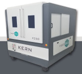 Laser à fibre compact pour la fabrication de tôles métalliques